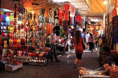Souk in Marrakesch (Barbaragin)  [flickr.com]  CC BY-SA 
Infos zur Lizenz unter 'Bildquellennachweis'